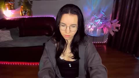 Snapshot of triciadaisy chatting on May 2, 4:28 am TriciaDaisy online show from May 2, 4:28 am
