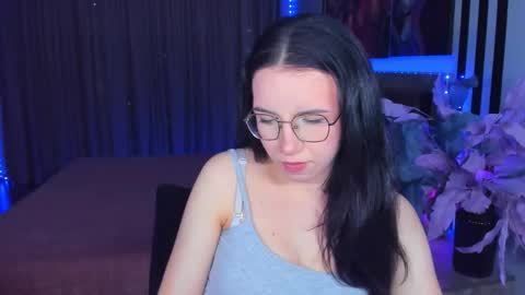 Snapshot of triciadaisy chatting on May 13, 2:36 pm TriciaDaisy online show from May 13, 2:36 pm