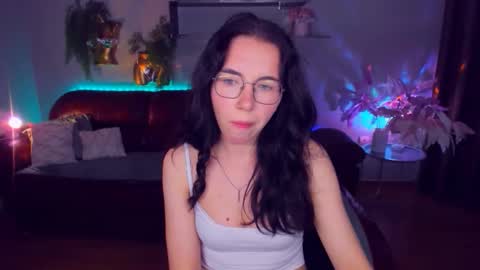 Snapshot of triciadaisy chatting on June 8, 8:26 am TriciaDaisy online show from June 8, 8:26 am