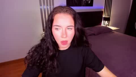 Snapshot of triciadaisy chatting on July 23, 9:40 am TriciaDaisy online show from July 23, 9:40 am