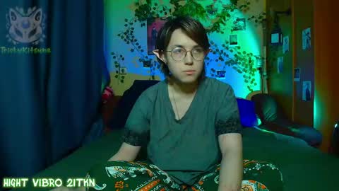 trickykitsune online show from April 30, 5:41 pm