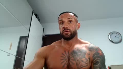 Snapshot of tridentmuscles chatting on November 2, 11:18 pm tridentmuscles online show from November 2, 11:18 pm