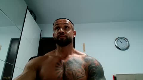 Snapshot of tridentmuscles chatting on November 4, 9:03 pm tridentmuscles online show from November 4, 9:03 pm