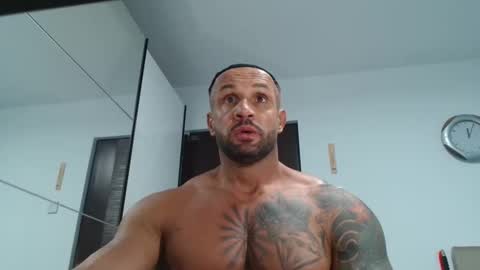 Snapshot of tridentmuscles chatting on December 2, 10:05 pm tridentmuscles online show from December 2, 10:05 pm