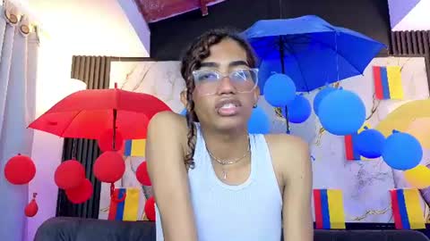 Snapshot of triiangel_latinboy chatting on July 2, 12:22 pm Johan online show from July 2, 12:22 pm