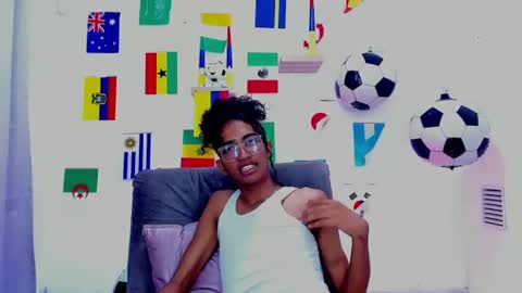 Snapshot of triiangel_latinboy chatting on July 15, 12:21 pm Johan online show from July 15, 12:21 pm