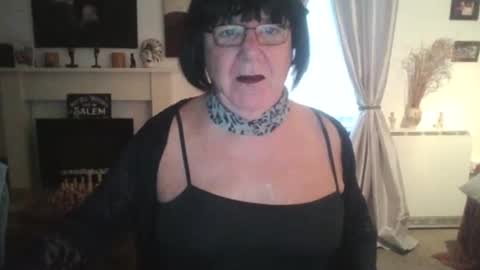 Snapshot of trinity1011 chatting on December 7, 8:44 am trinity1011 online show from December 7, 8:44 am