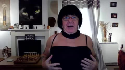 Snapshot of trinity1011 chatting on October 21, 7:09 am trinity1011 online show from October 21, 7:09 am