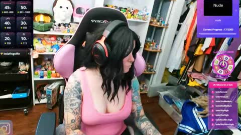 Snapshot of trinitykatze chatting on October 3, 7:22 pm Trin Kat pet online show from October 3, 7:22 pm