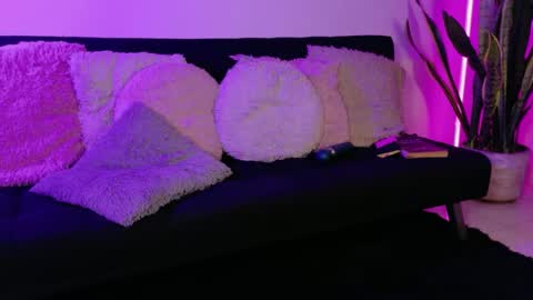 Val martinez  online show from May 2, 2:27 am