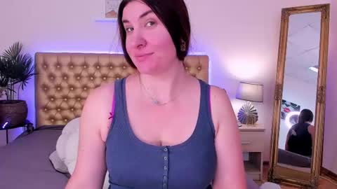 Snapshot of trishadark chatting on July 21, 5:10 am Mia online show from July 21, 5:10 am