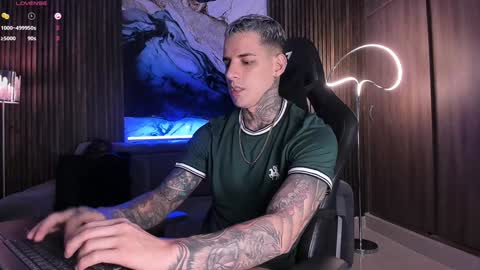 Snapshot of trisstan_ chatting on December 4, 9:46 pm Alexander online show from December 4, 9:46 pm