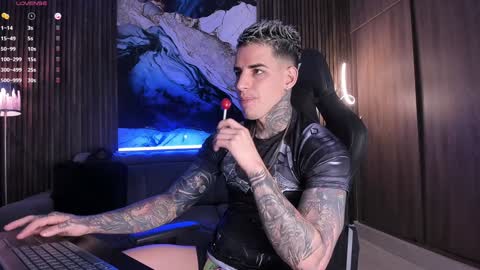 Snapshot of trisstan_ chatting on December 27, 9:43 pm Alexander online show from December 27, 9:43 pm