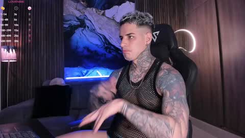 Snapshot of trisstan_ chatting on January 3, 9:15 pm Alexander online show from January 3, 9:15 pm