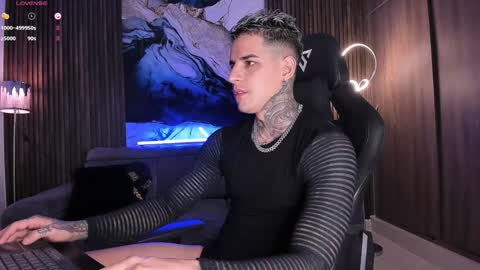 Snapshot of trisstan_ chatting on January 6, 9:43 pm Alexander online show from January 6, 9:43 pm