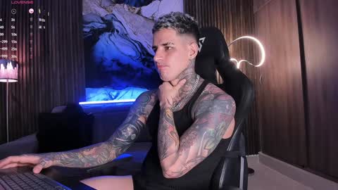 Snapshot of trisstan_ chatting on January 17, 10:23 pm Alexander online show from January 17, 10:23 pm