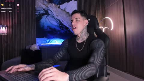 Snapshot of trisstan_ chatting on January 22, 10:37 pm Alexander online show from January 22, 10:37 pm