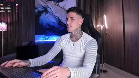 Snapshot of trisstan_ chatting on February 14, 9:53 pm Alexander online show from February 14, 9:53 pm