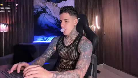 Snapshot of trisstan_ chatting on February 17, 10:25 pm Alexander online show from February 17, 10:25 pm