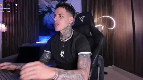 Snapshot of trisstan_ chatting on February 24, 9:31 pm Alexander online show from February 24, 9:31 pm