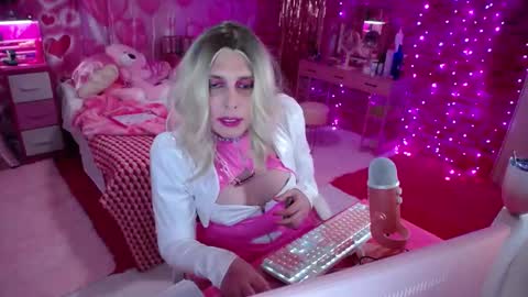 trista_doll online show from February 22, 11:24 pm