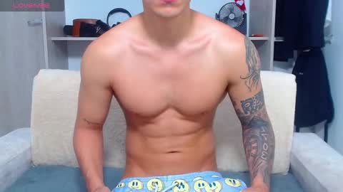 Snapshot of tristan_bm chatting on December 1, 1:27 pm tristan bm online show from December 1, 1:27 pm