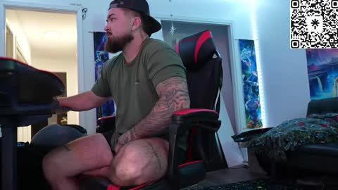 Snapshot of tristanhardwood chatting on December 15, 1:10 am tristanhardwood online show from December 15, 1:10 am