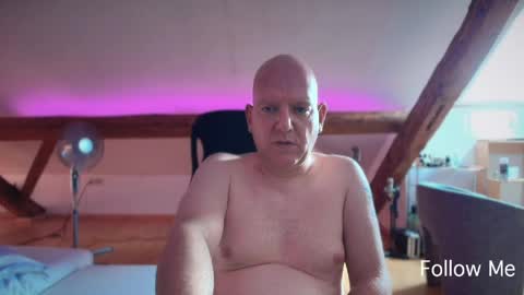 Snapshot of tritonspace chatting on May 2, 7:24 am Triton online show from May 2, 7:24 am