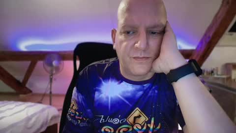Snapshot of tritonspace chatting on May 5, 2:41 am Triton online show from May 5, 2:41 am