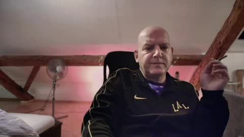 Snapshot of tritonspace chatting on May 5, 10:29 pm Triton online show from May 5, 10:29 pm