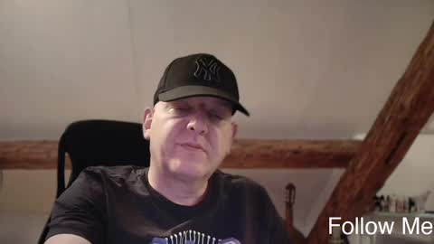 Snapshot of tritonspace chatting on May 10, 10:59 pm Triton online show from May 10, 10:59 pm