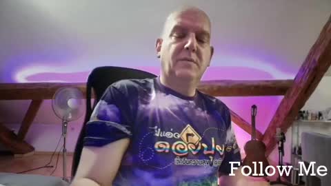 Snapshot of tritonspace chatting on May 18, 3:57 am Triton online show from May 18, 3:57 am