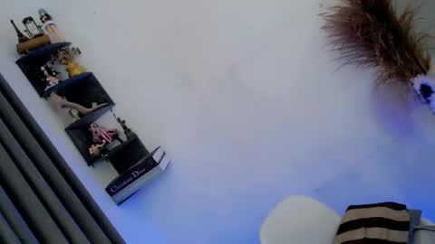 trixie_moore online show from March 3, 5:13 am