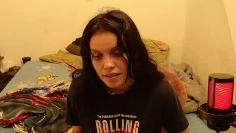 Snapshot of trixx_01 chatting on December 19, 8:32 am trixx_01 online show from December 19, 8:32 am