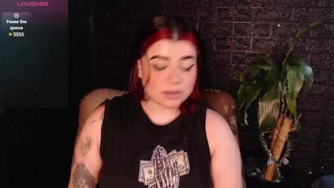 trixxiee_ online show from December 14, 2:45 am