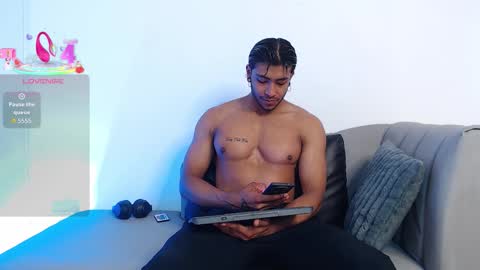 Snapshot of troy_lee1 chatting on September 22, 2:41 pm    online show from September 22, 2:41 pm