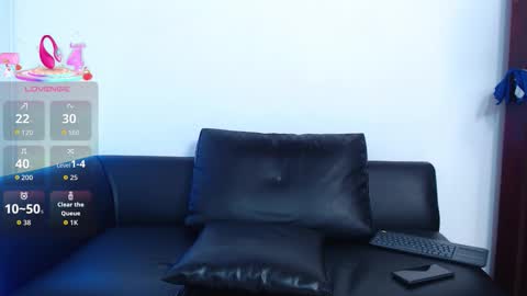 Snapshot of troy_lee1 chatting on October 12, 4:17 pm    online show from October 12, 4:17 pm