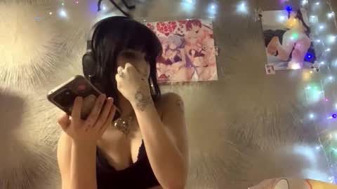 Poly online show from February 21, 7:04 pm