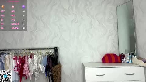 Snapshot of try_skip_me chatting on November 29, 5:27 pm Molly online show from November 29, 5:27 pm