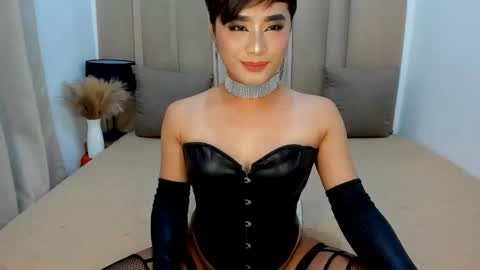 Snapshot of tsbigcock_ chatting on May 5, 7:11 pm YOUR MISTRESS online show from May 5, 7:11 pm
