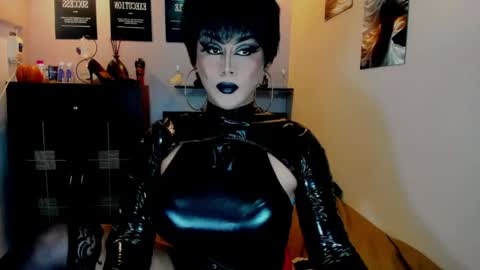 Nicoleeee online show from May 16, 4:17 pm