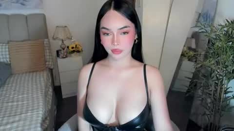Graciella online show from May 4, 11:06 am