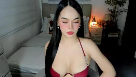Snapshot of tspearlofasia chatting on July 12, 1:35 pm Graciella online show from July 12, 1:35 pm
