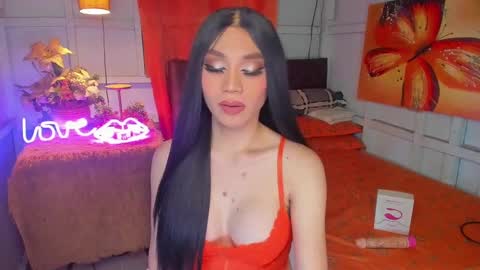 Queen Selena online show from December 5, 1:38 pm