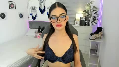 Snapshot of tstoni_talks chatting on October 6, 6:05 pm tstoni_talks online show from October 6, 6:05 pm