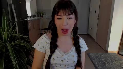 Snapshot of tsukys_spell chatting on January 8, 2:25 am Tsuky online show from January 8, 2:25 am