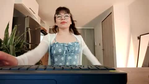 Snapshot of tsukys_spell chatting on January 10, 2:35 am Tsuky online show from January 10, 2:35 am