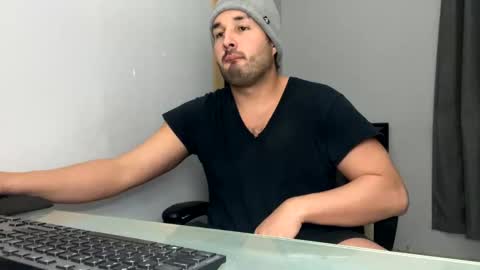 Snapshot of tuamante000 chatting on December 4, 5:05 am Stimulation make me Cum in Public or in Pvt online show from December 4, 5:05 am