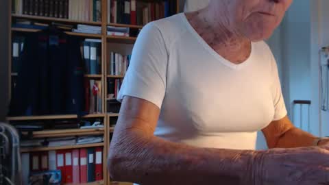 Snapshot of tubaist chatting on January 9, 11:03 am FINN but call me NANNA online show from January 9, 11:03 am