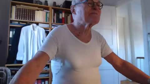 Snapshot of tubaist chatting on January 15, 11:21 am FINN but call me NANNA online show from January 15, 11:21 am